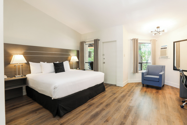 Bedroom 4, Bayshore Inn & Spa, Division No. 3