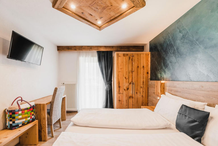 Bedroom 3, Hotel Arnika, Trento