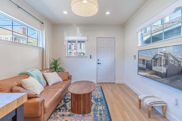 Living area 5, Modern 1-br Apartment Close to Downtown Vibes, Washoe