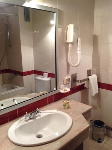 Bathroom 4, El Hana International, Sidi El Béchir