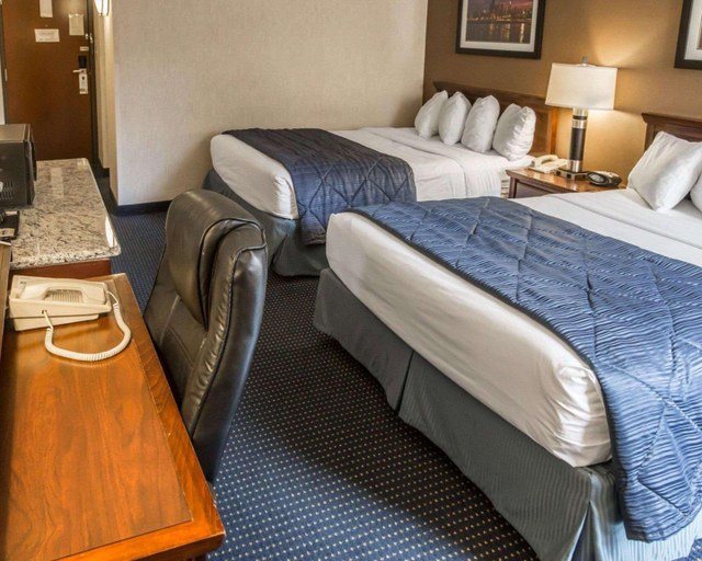 Bedroom 4, Quality Inn (Schaumburg), Cook