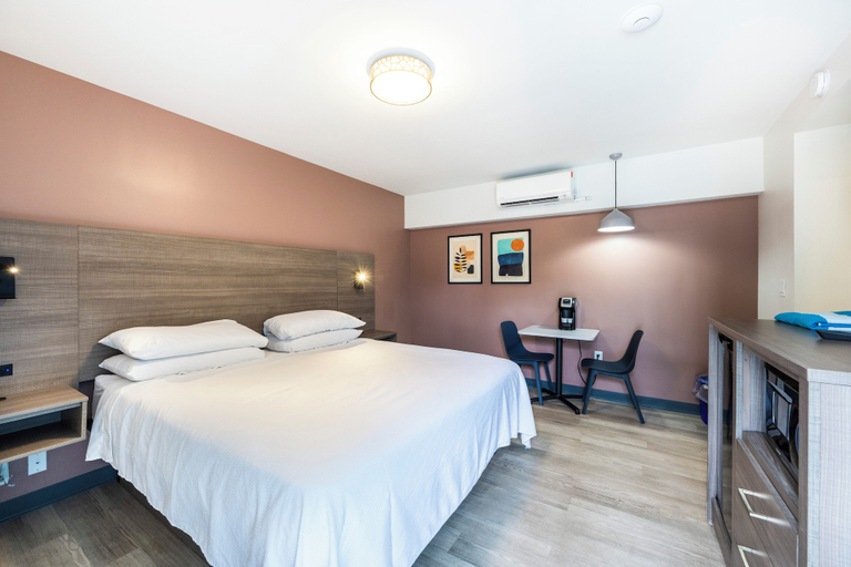 Bedroom 2, Rolo Beach Hotel, Broward
