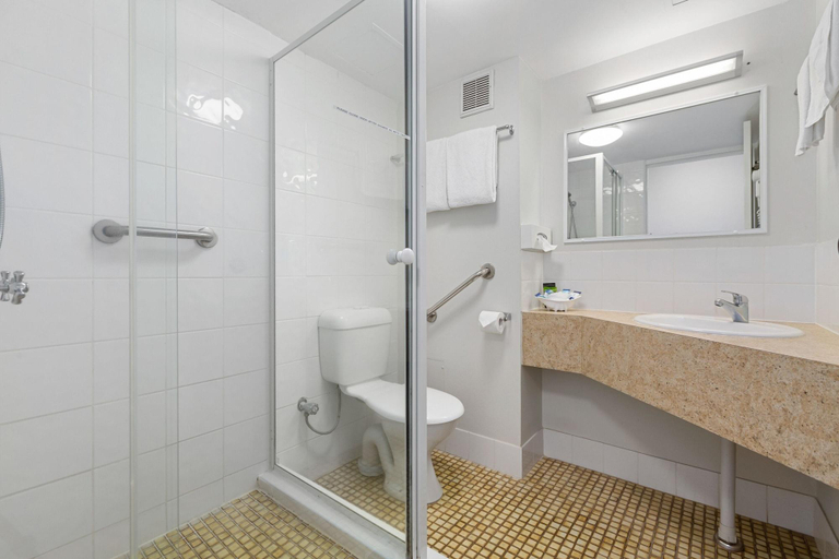 Bathroom 4, Tweed Harbour Motor Inn, Tweed Heads