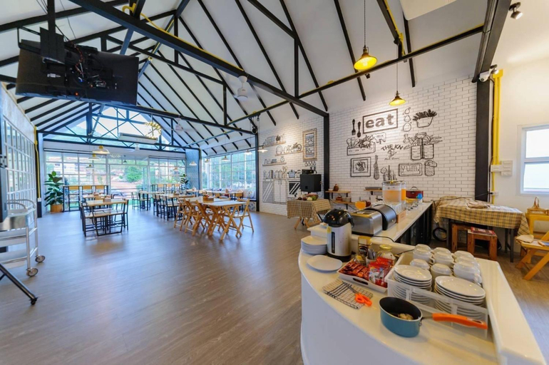 Food & Drinks, The KN Kohlarn, Pattaya
