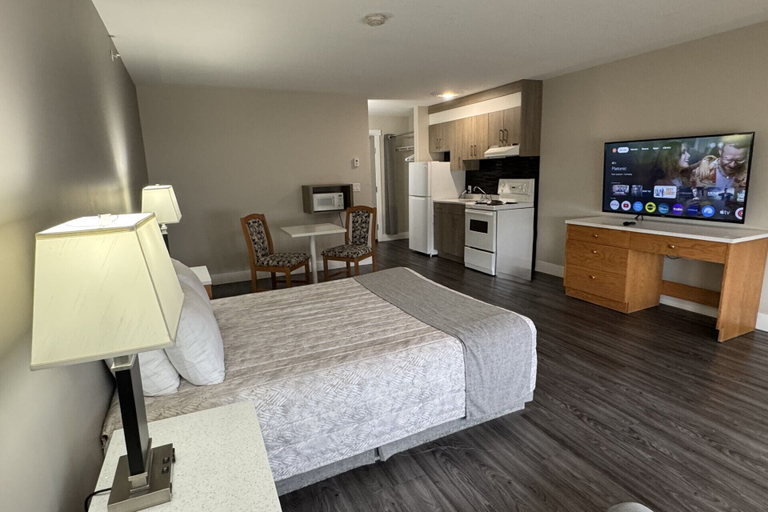 Bedroom 3, Western Budget Motel 1, Division No. 11