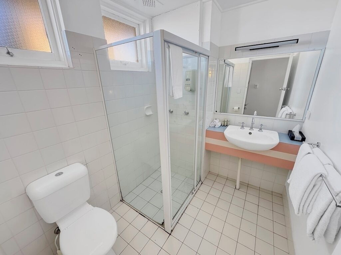 Bathroom 3, Golden Sands Motor Inn Forster, Great Lakes