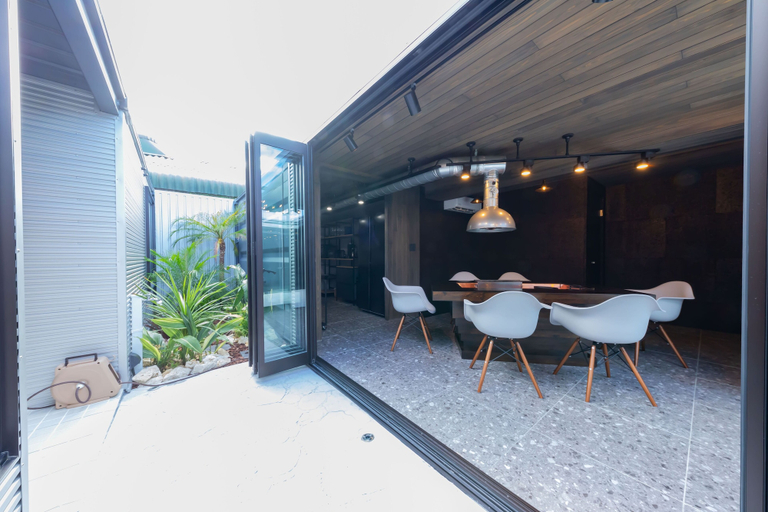 Others 5, awaJ Beach Club, Awaji