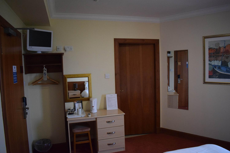Bedroom 2, GOLF View Hotel & Macintosh Restaurant, Moray