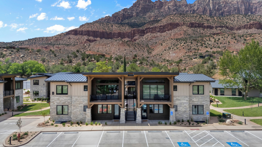 Exterior & Views 2, Montclair at Zion, Washington