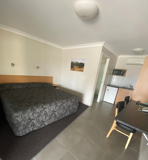 Room 4, Billabong Motor Inn, Mundubbera