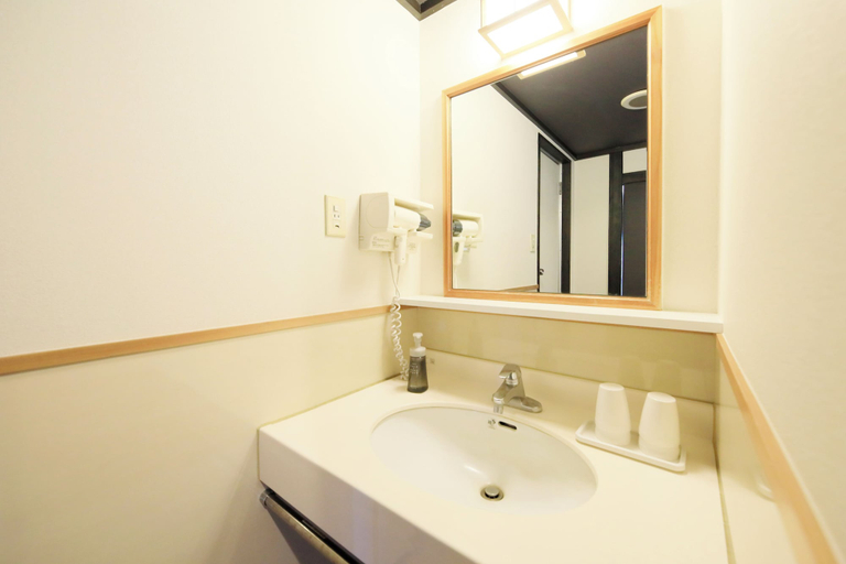 Bathroom 3, Yutorelo Yamaga, Yamaga