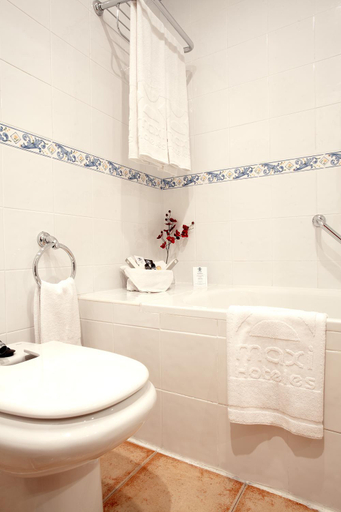 Bathroom 3, Princesa Galiana, Toledo