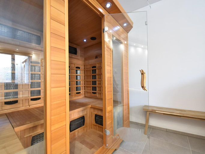 Others 4, Villa with Spa  Pool, Côte-d'Or