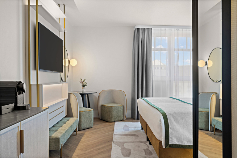 Bedroom 2, Leonardo Hotel Mainz, Mainz