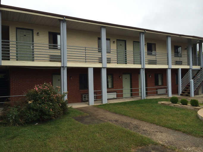 Exterior & Views 2, Branford Motel, New Haven