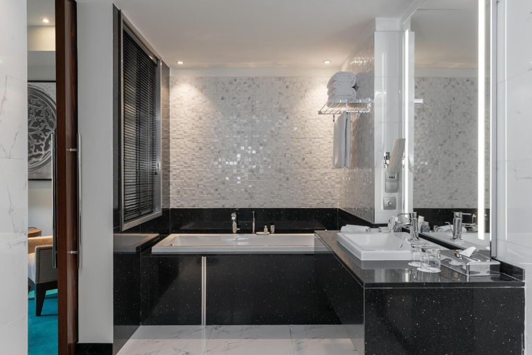 Bathroom 5, Radisson Blu Hotel Nairobi Upper Hill, Kibra
