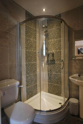 Bathroom 1, the punchbowl hotel, Cumbria