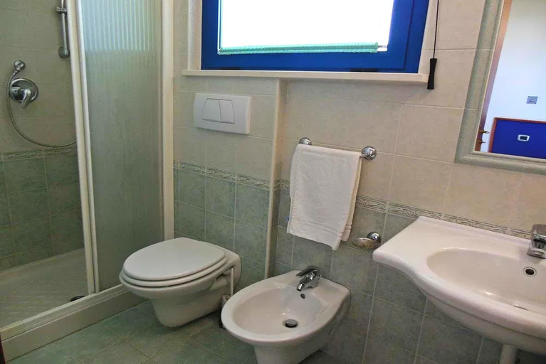 Bathroom, Hotel smeraldo, Teramo