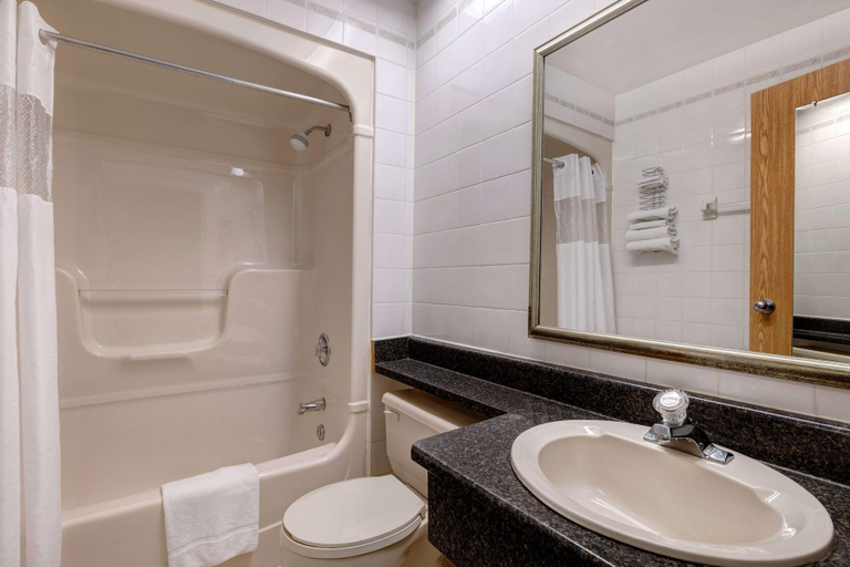 Bathroom 4, Days Inn by Wyndham Niagara Falls Near The Falls, Niagara