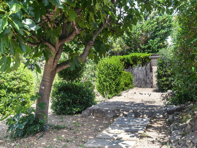 Others 5, Villa in Pouzols with Private Pool Vineyards, Aude