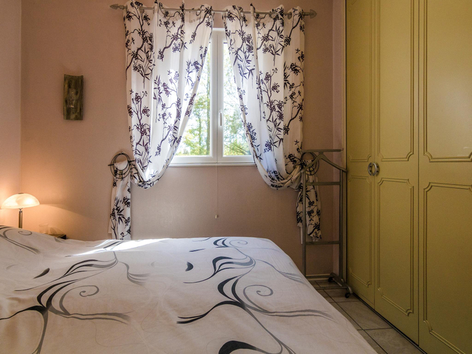 Bedroom 2, Caves  Castles Escape, Lot