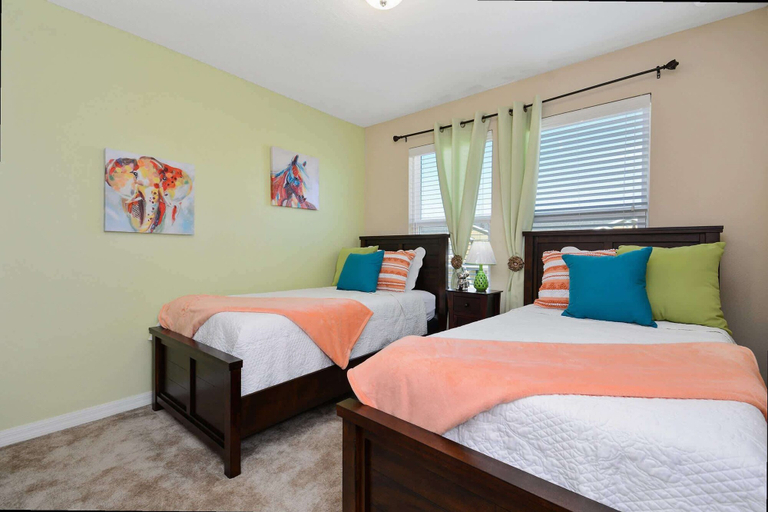 Room 5, Resort-style 4BR Home Gated Community Near Disney, Osceola