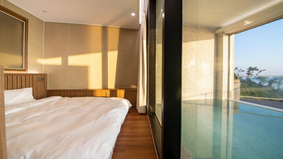 Bedroom 5, The Beige, Geoje