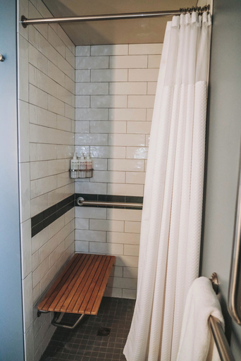 Bathroom 5, Sage Lodge, Park