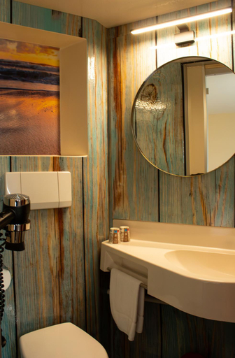 Bathroom 3, Hotel LES GENETS - Restaurant ATEA, Pyrénées-Atlantiques