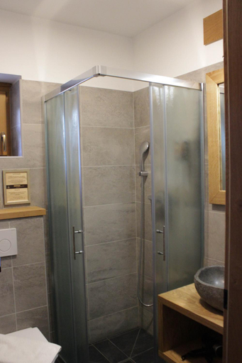 Bathroom 3, Eko hisa-Eco House Na razpotju, Solcava