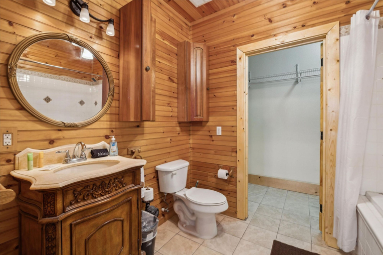 Bathroom 3, Spectacular Home w Hot Tub Fireplace Jacuzzi, Sevier