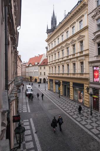 Others 4, Opitzuv dum, Praha 1