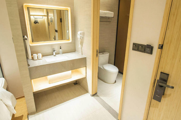 Bathroom 3, JI Hotel Shanghai The Bund Jinling Dong Road, Shanghai