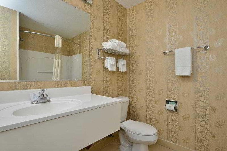 Bathroom 3, Best Western Executive Inn, Carroll