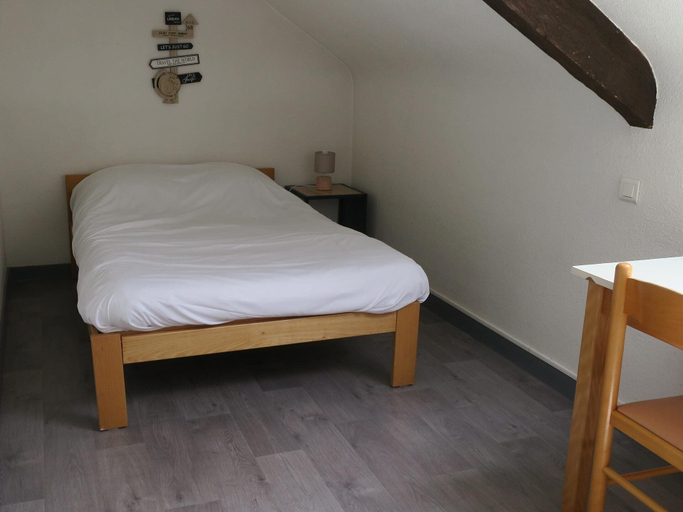 Bedroom 4, Auberge de Jeunesse HI Pontivy, Morbihan