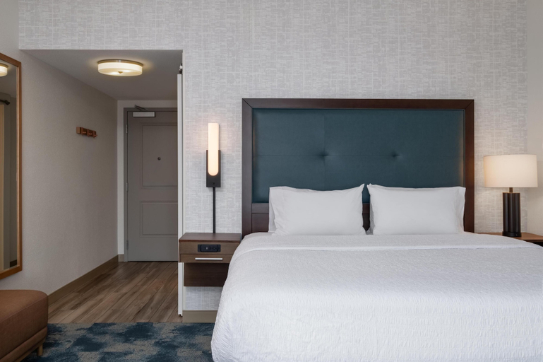 Bedroom 3, Hampton Inn Turlock, Stanislaus