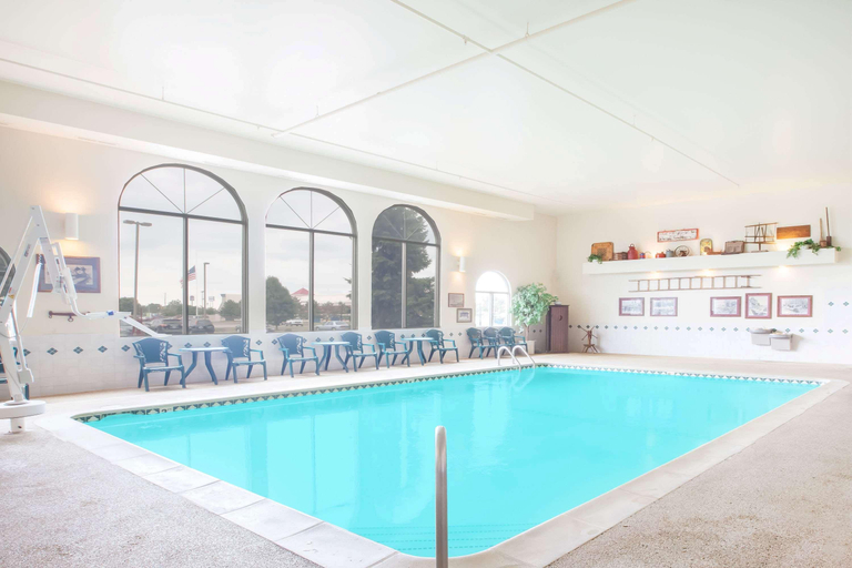 Sport & Beauty 5, Super 8 by Wyndham West Branch, Ogemaw