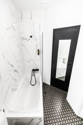 Bathroom 4, Hotel Lanjuinais, Ille-et-Vilaine