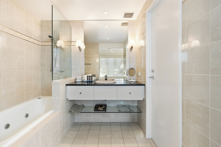 Bathroom 3, Laguna on Hastings, Noosa - Noosa-Noosaville