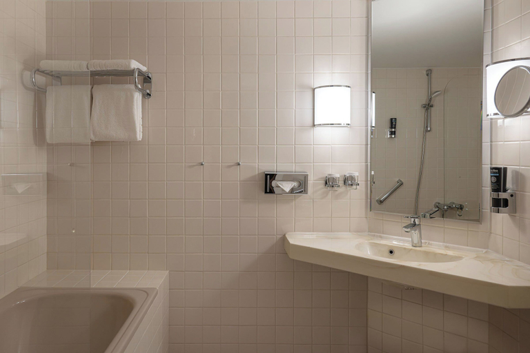 Bathroom 5, Leonardo Hotel Weimar, Weimar