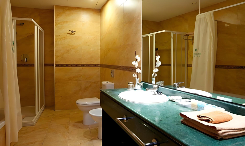 Bathroom 4, Senator Cadiz Spa Hotel, Cádiz