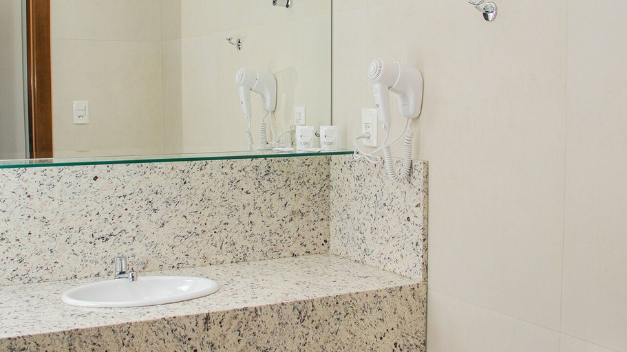 Bathroom 4, Cantelle Hotel, Frederico Westphalen