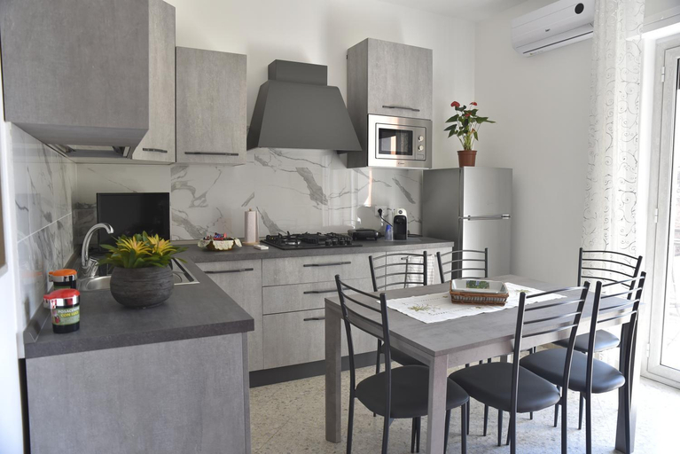 Others 5, B&B Stella, Catania