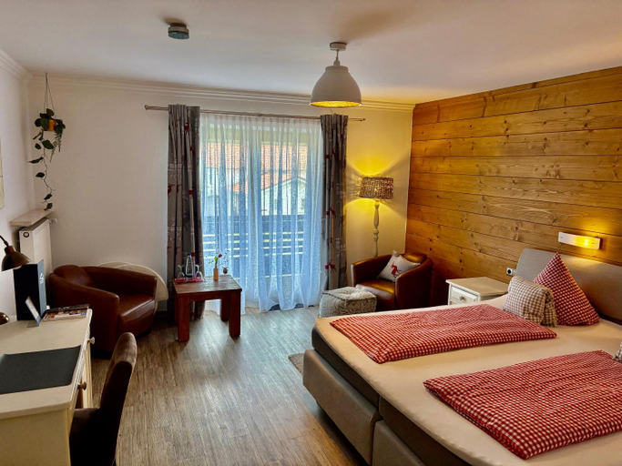Bedroom 3, Alpinhotel INzeller, Traunstein