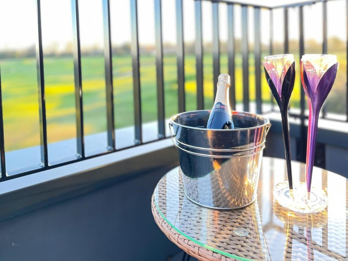 Food & Drinks 5, Luxury Ocean & North Foreland Golf View Escape, Kent