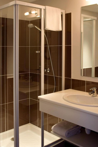 Bathroom 4, Majestic, Hautes-Pyrénées