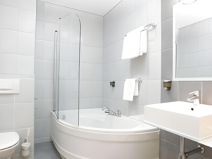 Bathroom 4, Hotel Laguna Zagreb, Zagreb