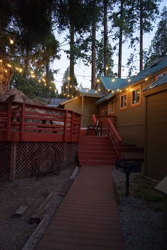 Room 3, Fox Den Suite in Shaver Lake, Fresno