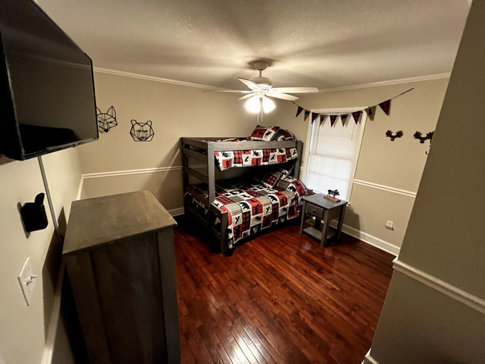 Room 4, Pet Friendly Fire Pit Movie Theater Pool Sauna, Sevier