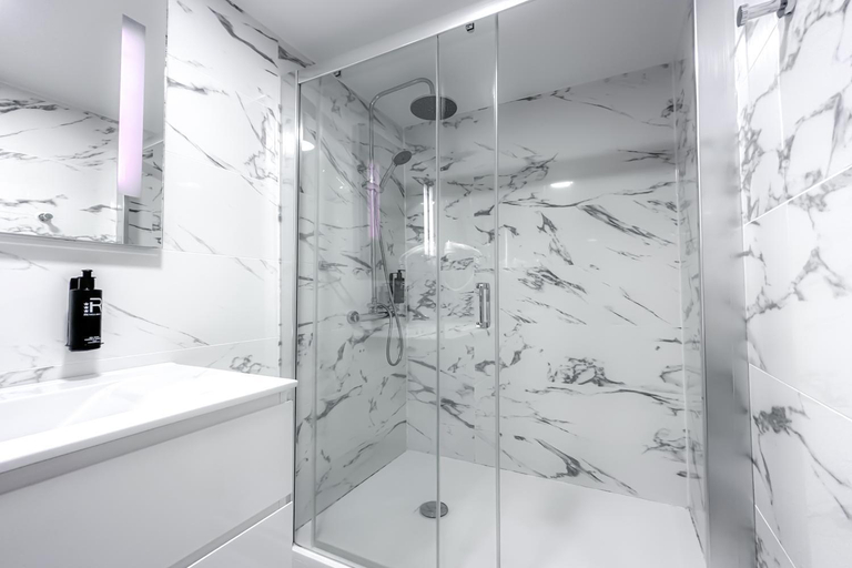 Bathroom 2, Hotel Villa R, Haute-Corse